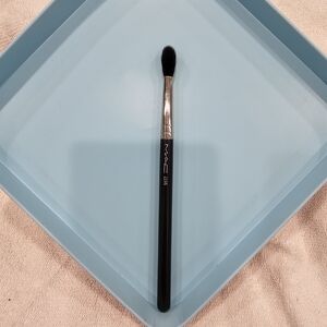 MAC Cosmetics 224S Tapered Blending Brush Eye Makeup Brush